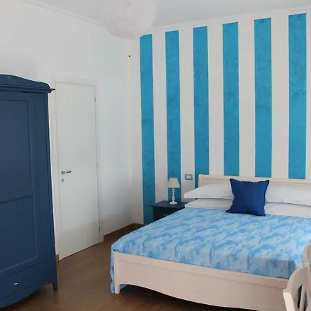 Rotonda Sul Mare 3* מנפרדוניה