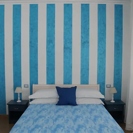 Rotonda Sul Mare לינה וארוחת בוקר מנפרדוניה