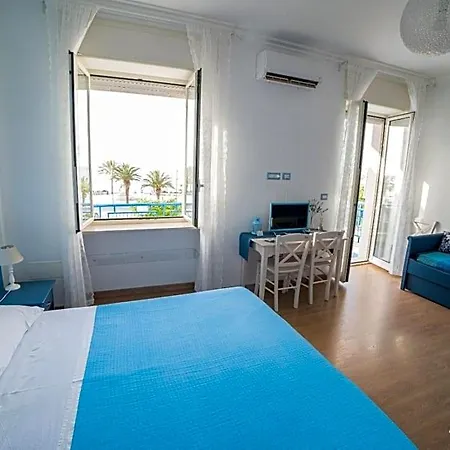 Rotonda Sul Mare 3*